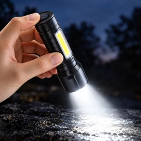 مصباح يدوي COB LED فائق السطوع وقابل للحمل للاستخدام في الأنشطة الخارجية وفي حالات الطوارئ 🔦⚡